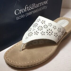 Croft & Barrow sandals white cut outs size…